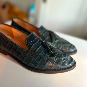 Crocodile Academy loafers with tassels

Color: DARK MOSS

Size: 6H MEDIUM